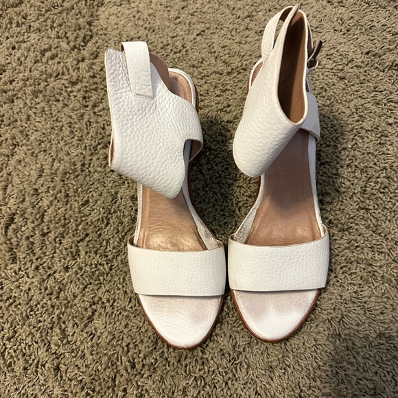 Joie Opal Sandals. Owned by Hayley Hubbard wife of Tyler of Florida Georgia Line - Picture 7 of 8